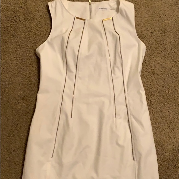 White dress - Picture 3 of 3